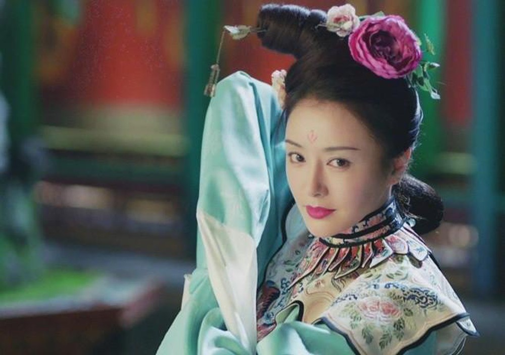 Cận cảnh nhan sắc Tần Lam trong vai Phú Sát Dung Âm Hoàng Hậu