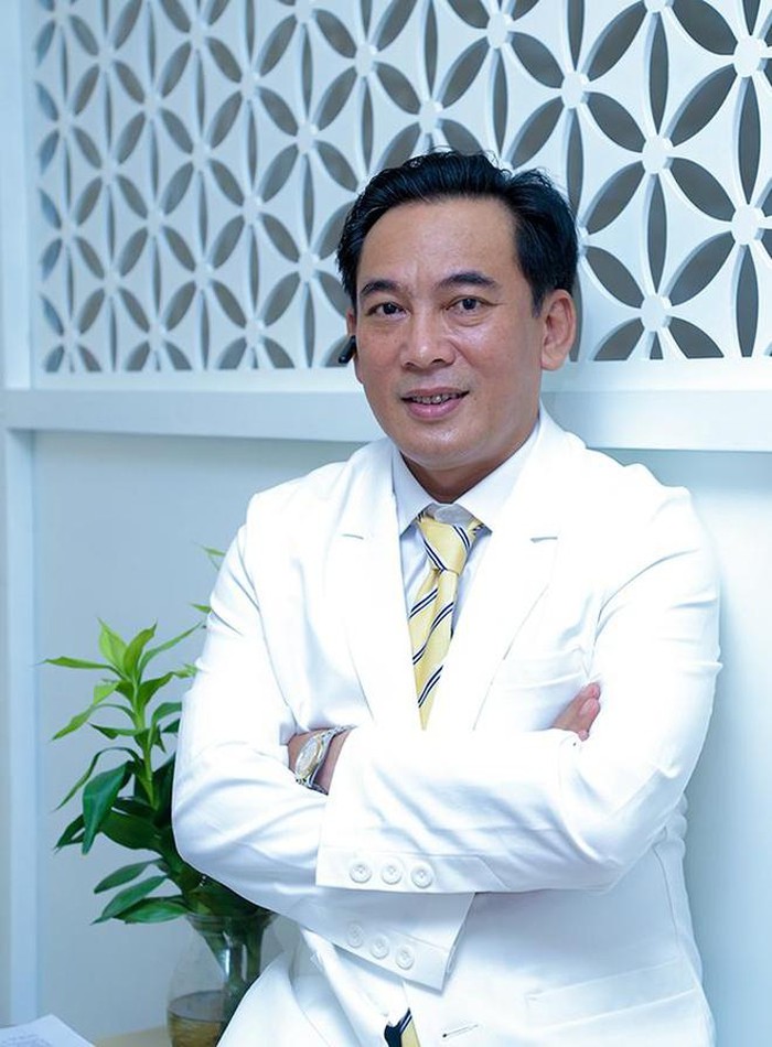 Chân dung bác sĩ Trịnh Quang Đại phẫu thuật mũi